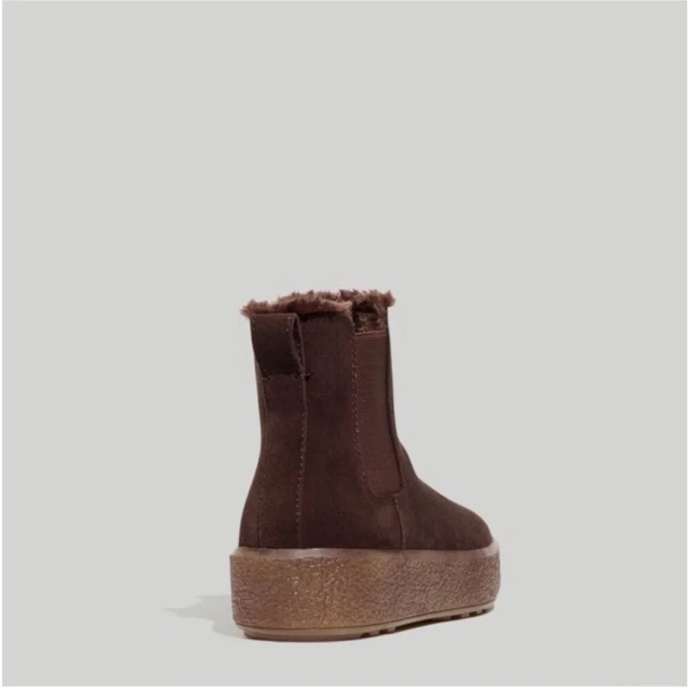 NWT The Toasty Chelsea Boot Pull On Boots in Suede Dark Coffee
